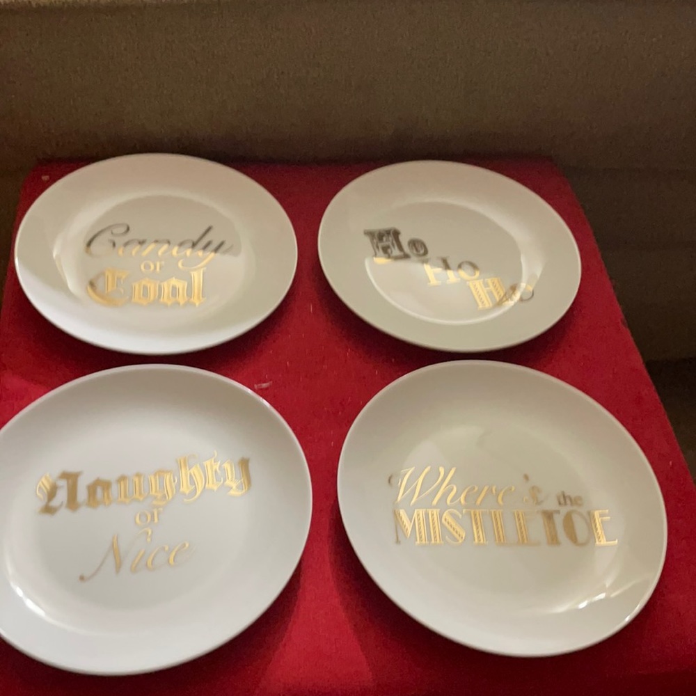 Prima Design Appetizer Gold Accent Cmas Plates!